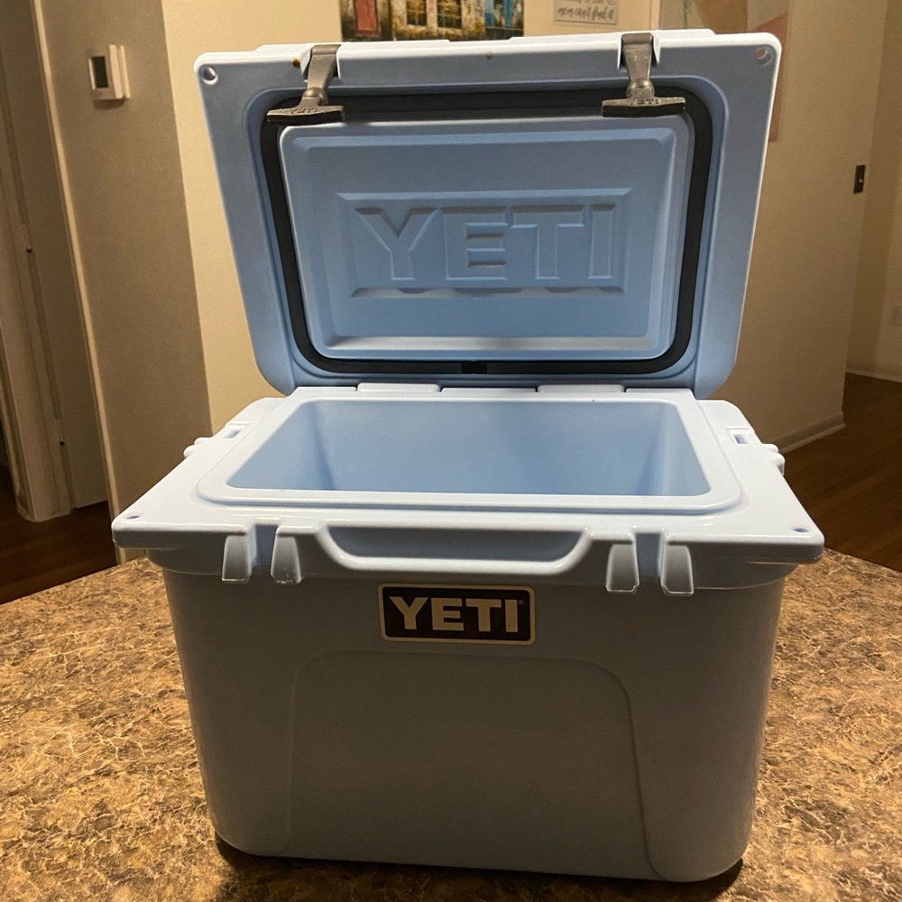 Roadie 20 cooler